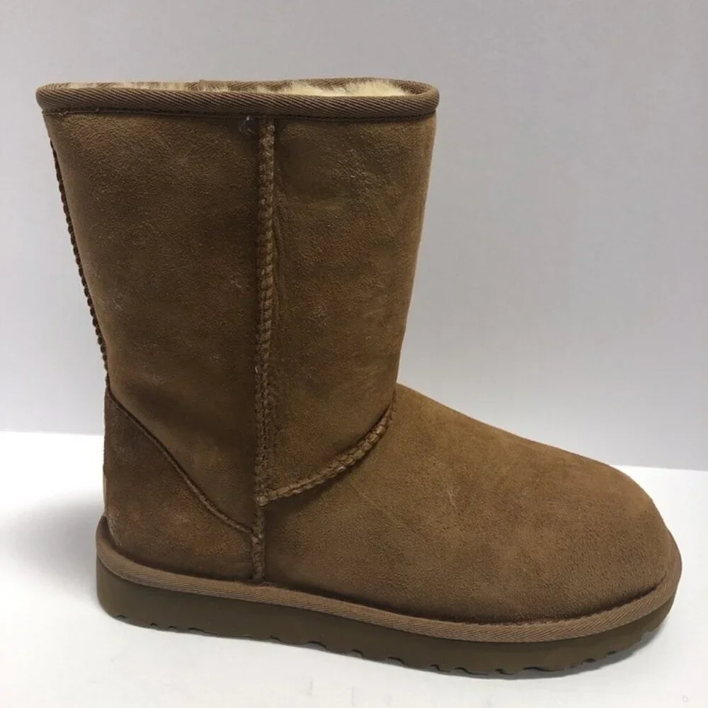 UGG Women’s Classic Short II Chestnut Winter Boots, Size 7M